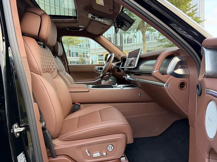 Фото 9 - Tank 700 Hybrid