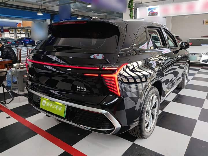 Фото 7 - Hongqi HS3 Hybrid