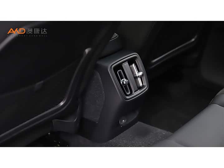 Фото 9 - Volvo C40