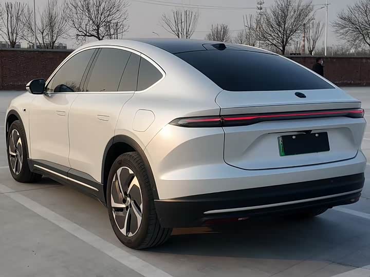 Фото 4 - Nio EC6