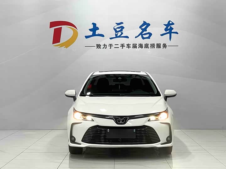 Фото 2 - Toyota Corolla