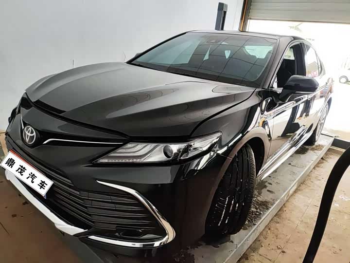 Фото 1 - Toyota Camry