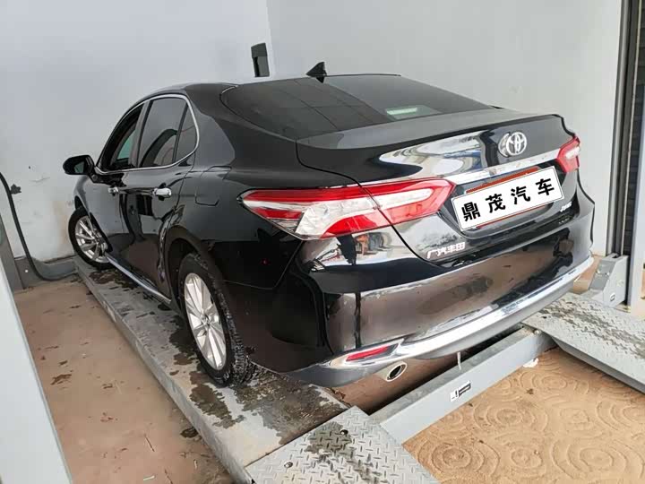 Фото 3 - Toyota Camry