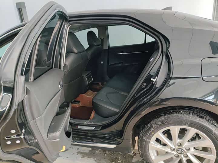 Фото 8 - Toyota Camry