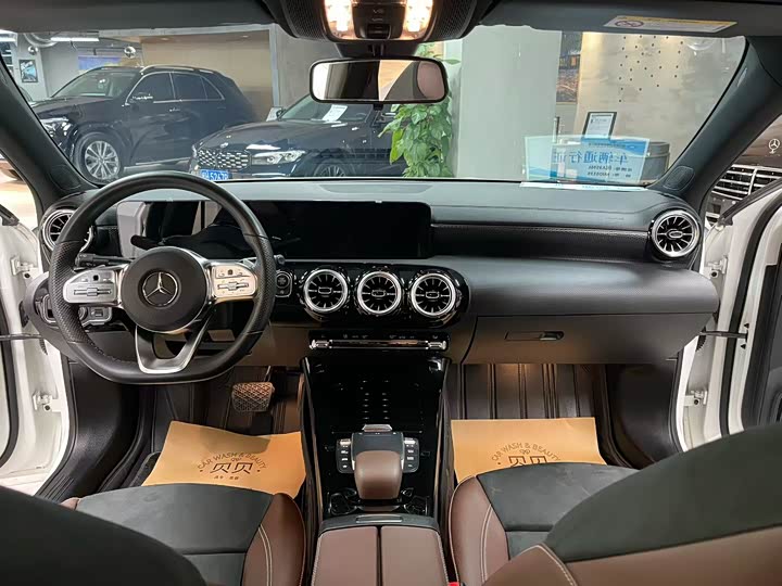 Фото 8 - Mercedes-Benz A-Class