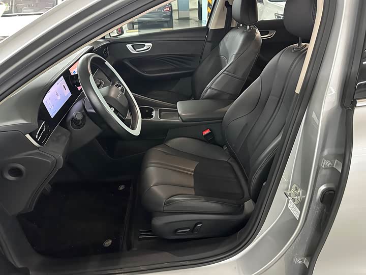 Фото 9 - Roewe D7