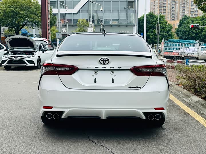 Фото 5 - Toyota Camry