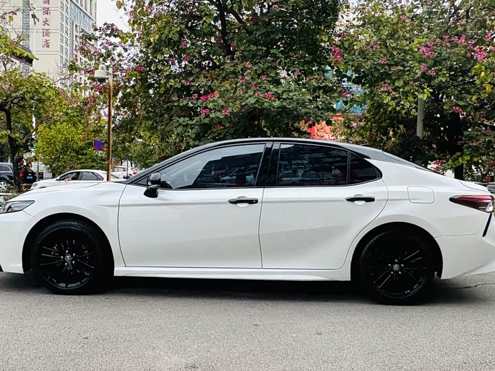 Фото 7 - Toyota Camry