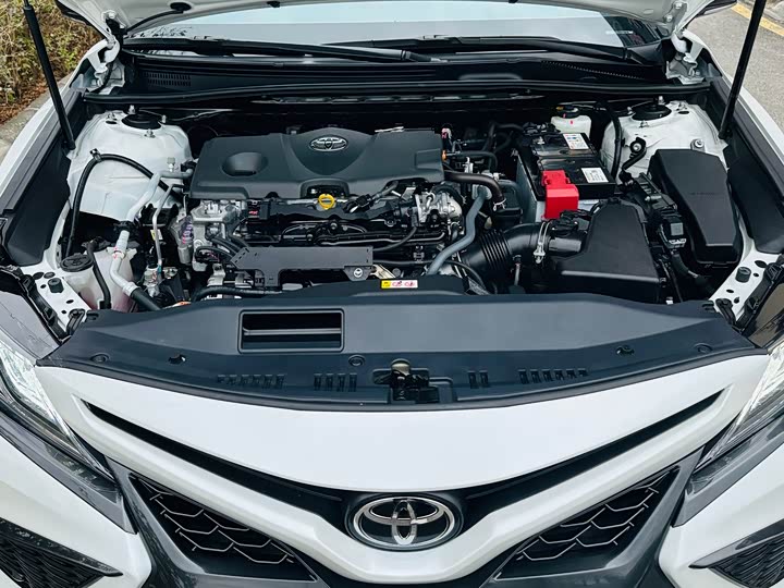 Фото 9 - Toyota Camry