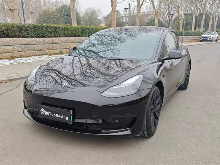 Фото 1 - Tesla Model 3