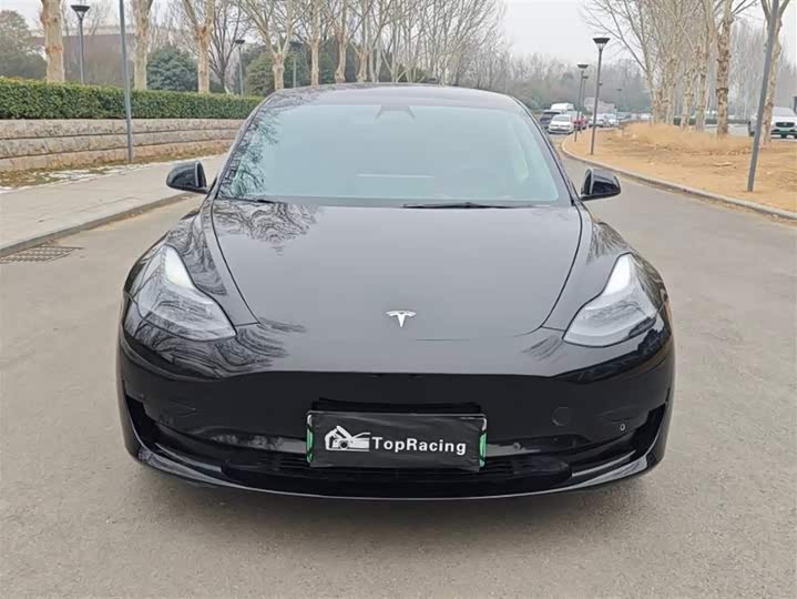 Фото 2 - Tesla Model 3