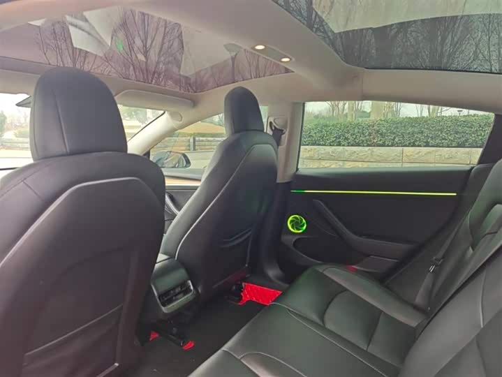 Фото 6 - Tesla Model 3