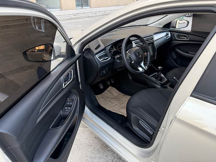 Фото 6 - Roewe i5