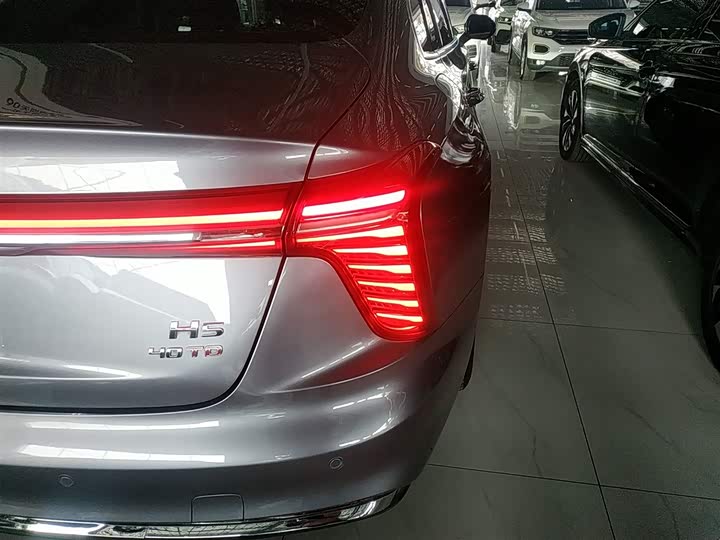 Фото 8 - Hongqi H5