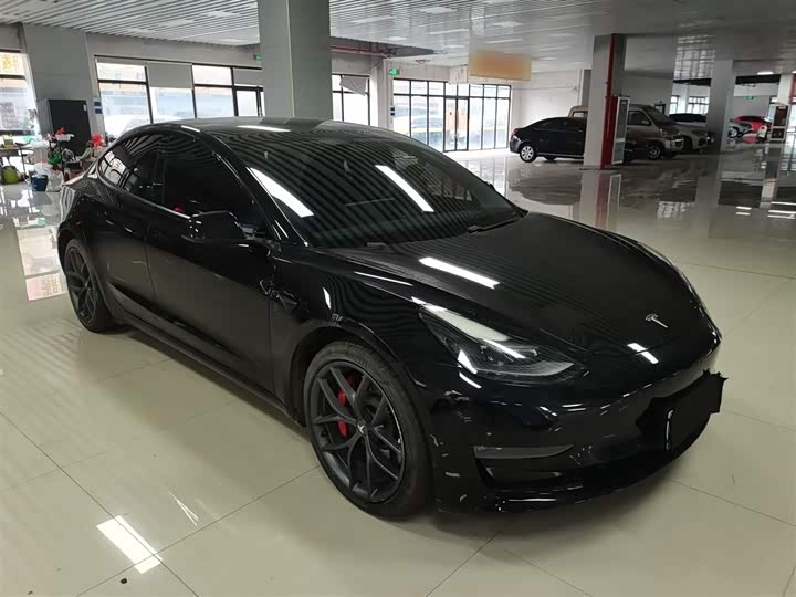 Фото 4 - Tesla Model 3