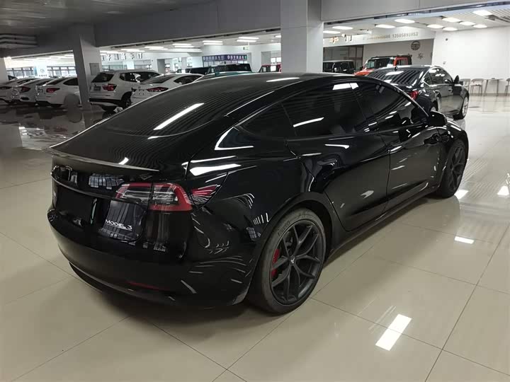 Фото 7 - Tesla Model 3