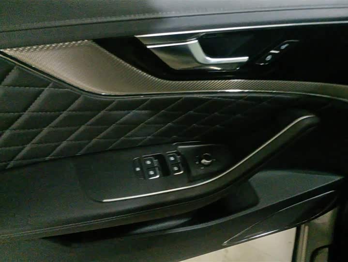 Фото 7 - Hongqi HS5