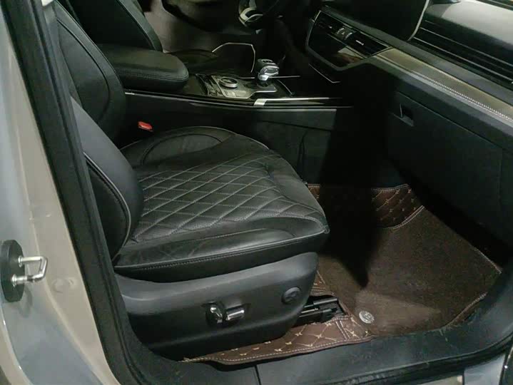 Фото 8 - Hongqi HS5