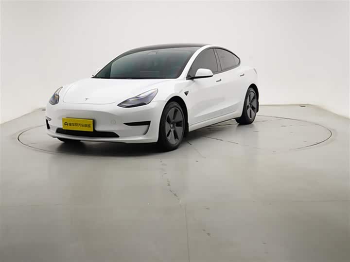 Фото 2 - Tesla Model 3