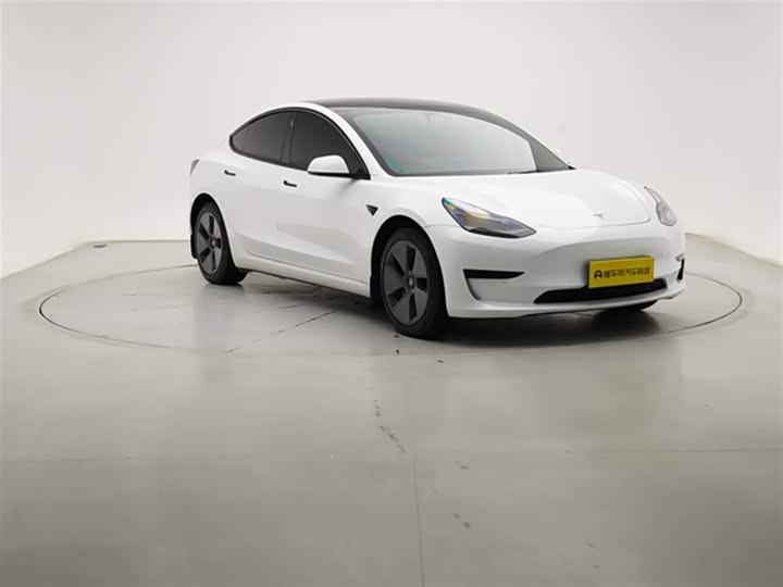 Фото 4 - Tesla Model 3