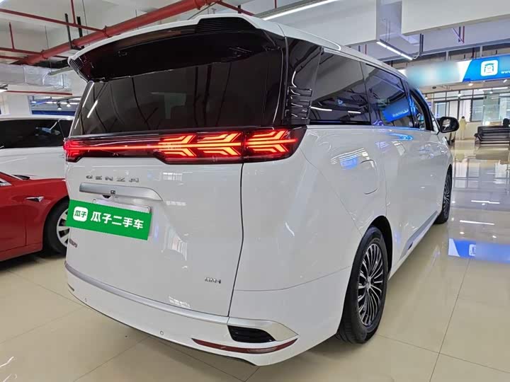 Фото 7 - Denza D9