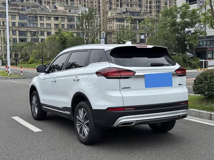 Фото 6 - Geely Atlas