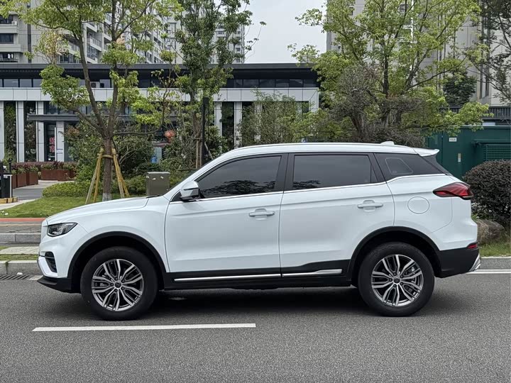 Фото 7 - Geely Atlas