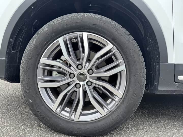 Фото 8 - Geely Atlas