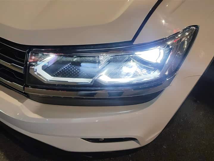 Фото 5 - Volkswagen Tharu