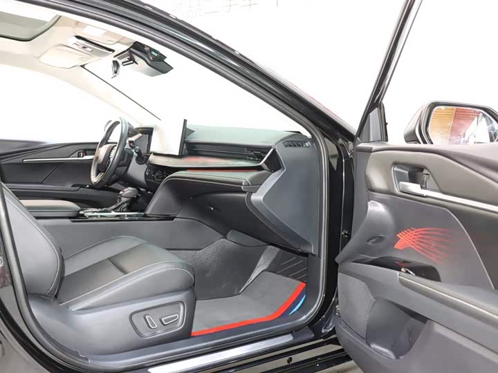 Фото 8 - Toyota Camry