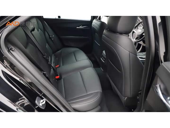 Фото 8 - Cadillac CT4