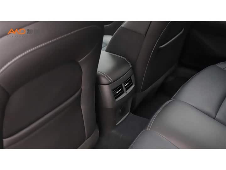 Фото 9 - Cadillac CT4