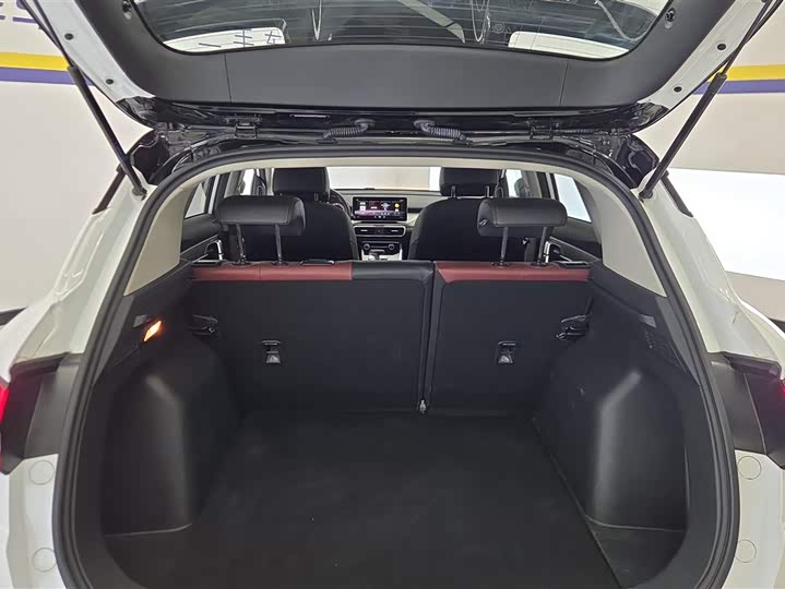 Фото 4 - Geely Coolray