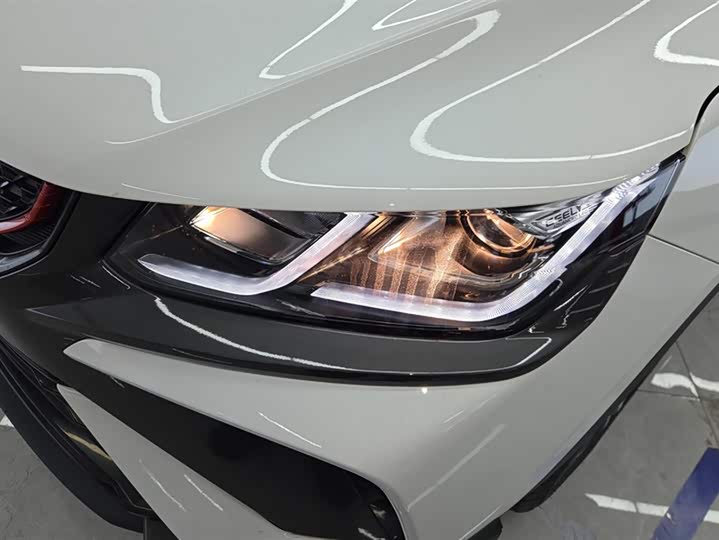 Фото 5 - Geely Coolray