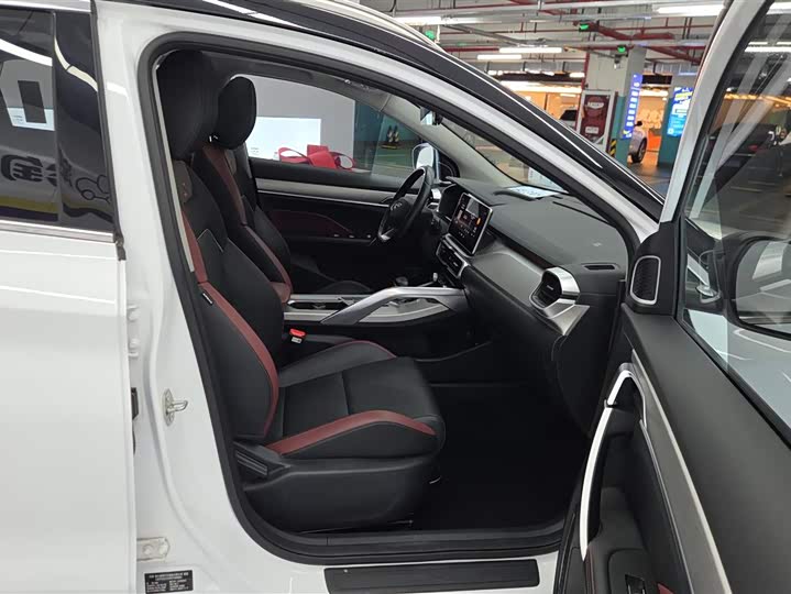 Фото 8 - Geely Coolray