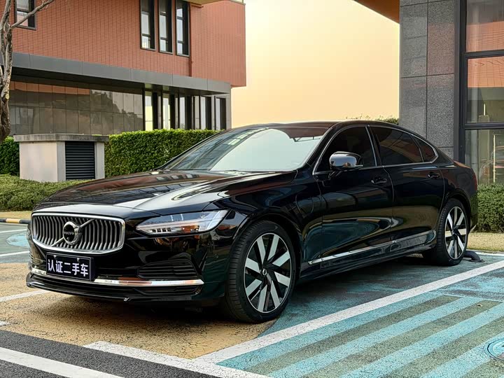 Фото 1 - Volvo S90 Hybrid