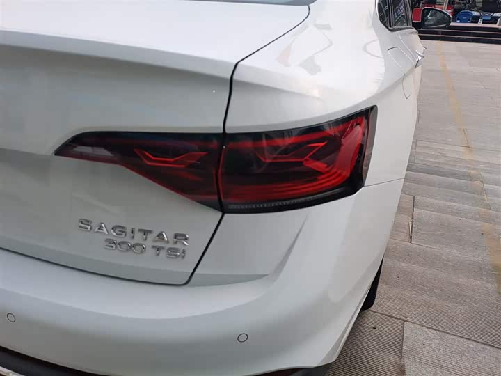 Фото 8 - Volkswagen Sagitar L