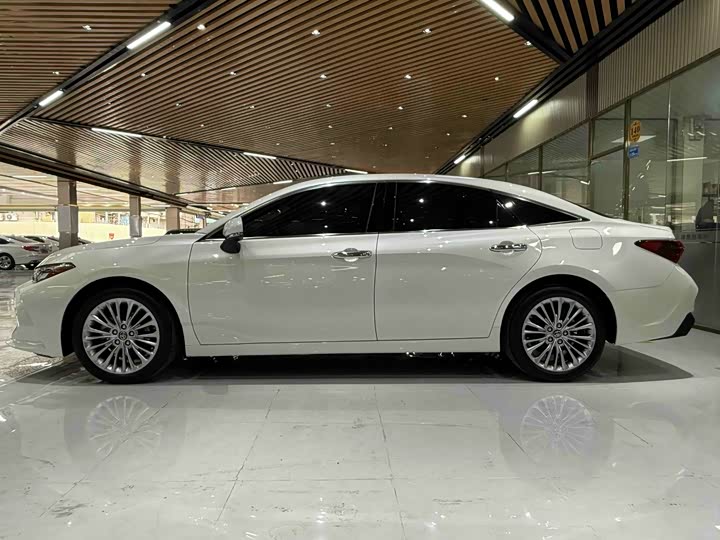 Фото 4 - Toyota Avalon