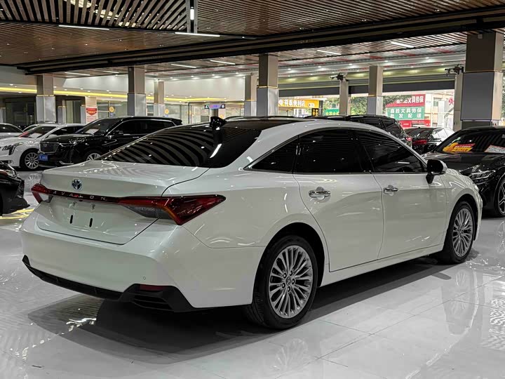 Фото 5 - Toyota Avalon