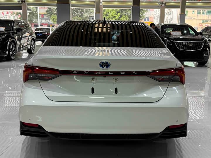 Фото 6 - Toyota Avalon