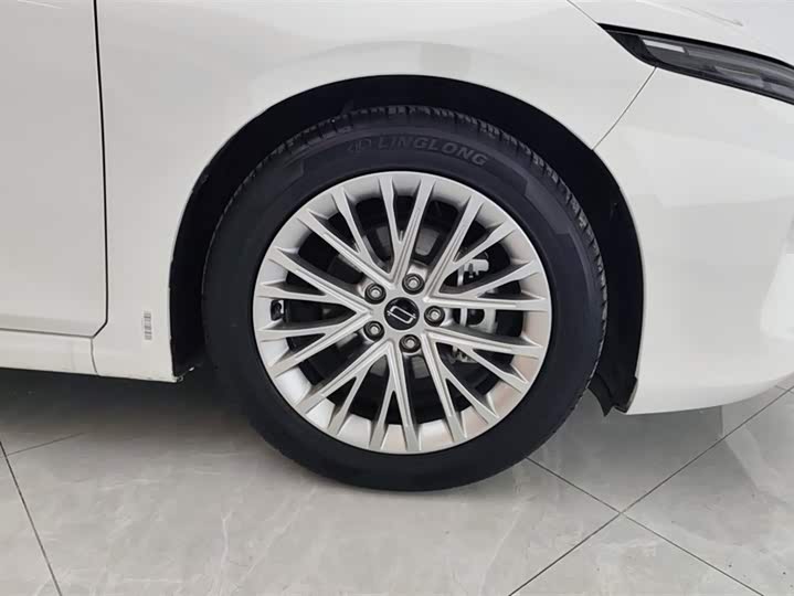 Фото 6 - Bestune B70