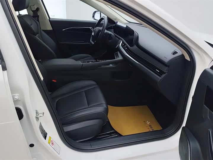 Фото 8 - Bestune B70