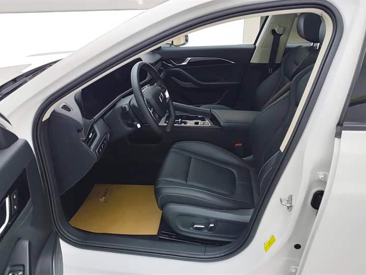 Фото 9 - Bestune B70