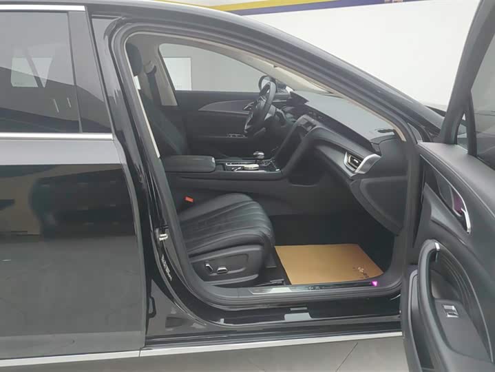 Фото 8 - Hongqi H5