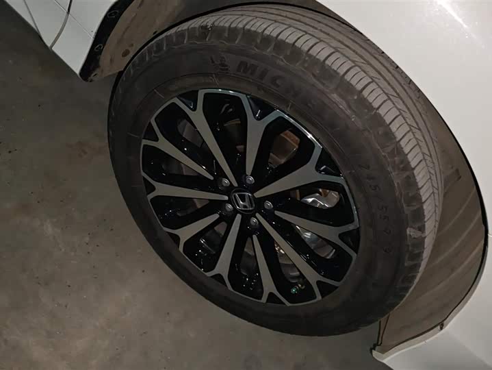 Фото 6 - Honda UR-V