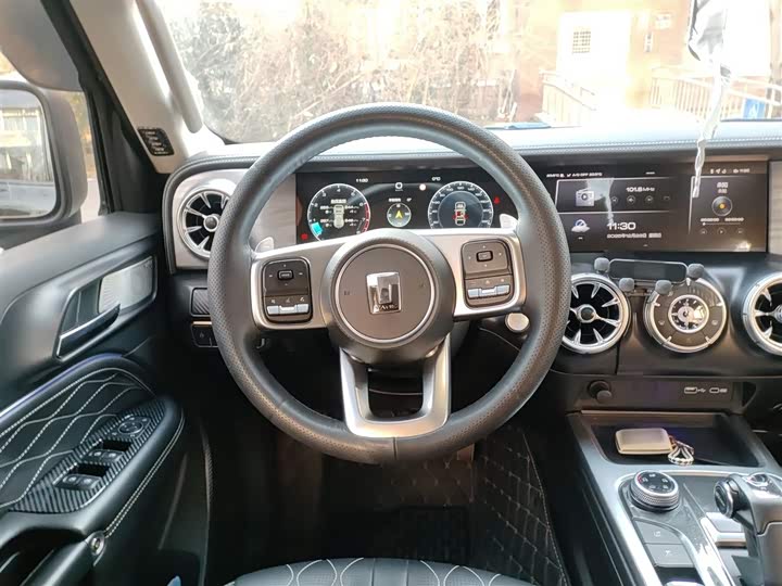 Фото 3 - Tank 300