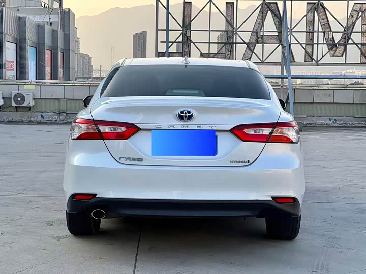 Фото 5 - Toyota Camry