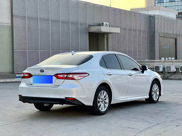 Фото 6 - Toyota Camry