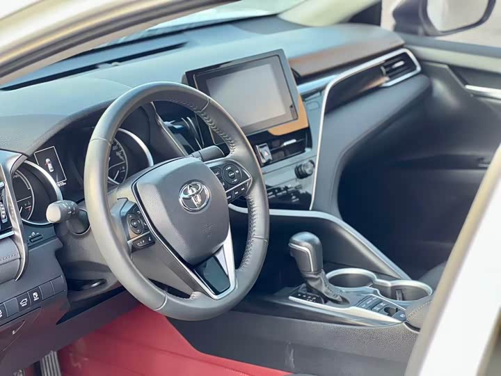 Фото 7 - Toyota Camry