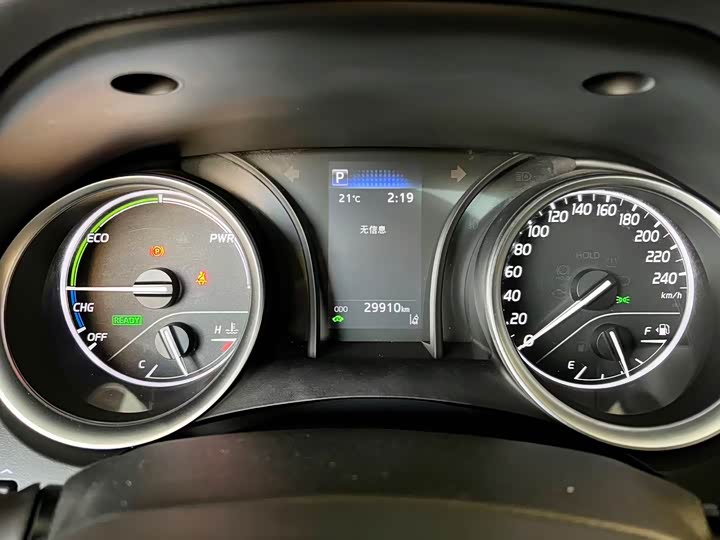 Фото 8 - Toyota Camry